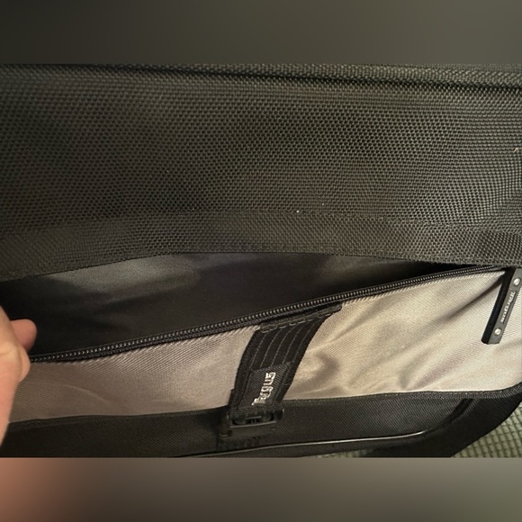Targus Computer/ Laptop/Mobile Scanner Briefcase - Picture 9 of 9